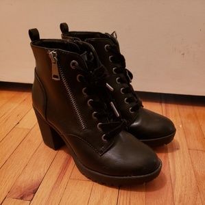 Lace-up lug boots